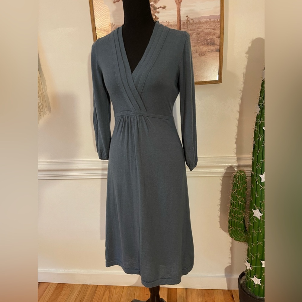Boden Blouson Sleeve V-Neck Wool Knit Midi Sweater
Dress Dusty Blue Size 6